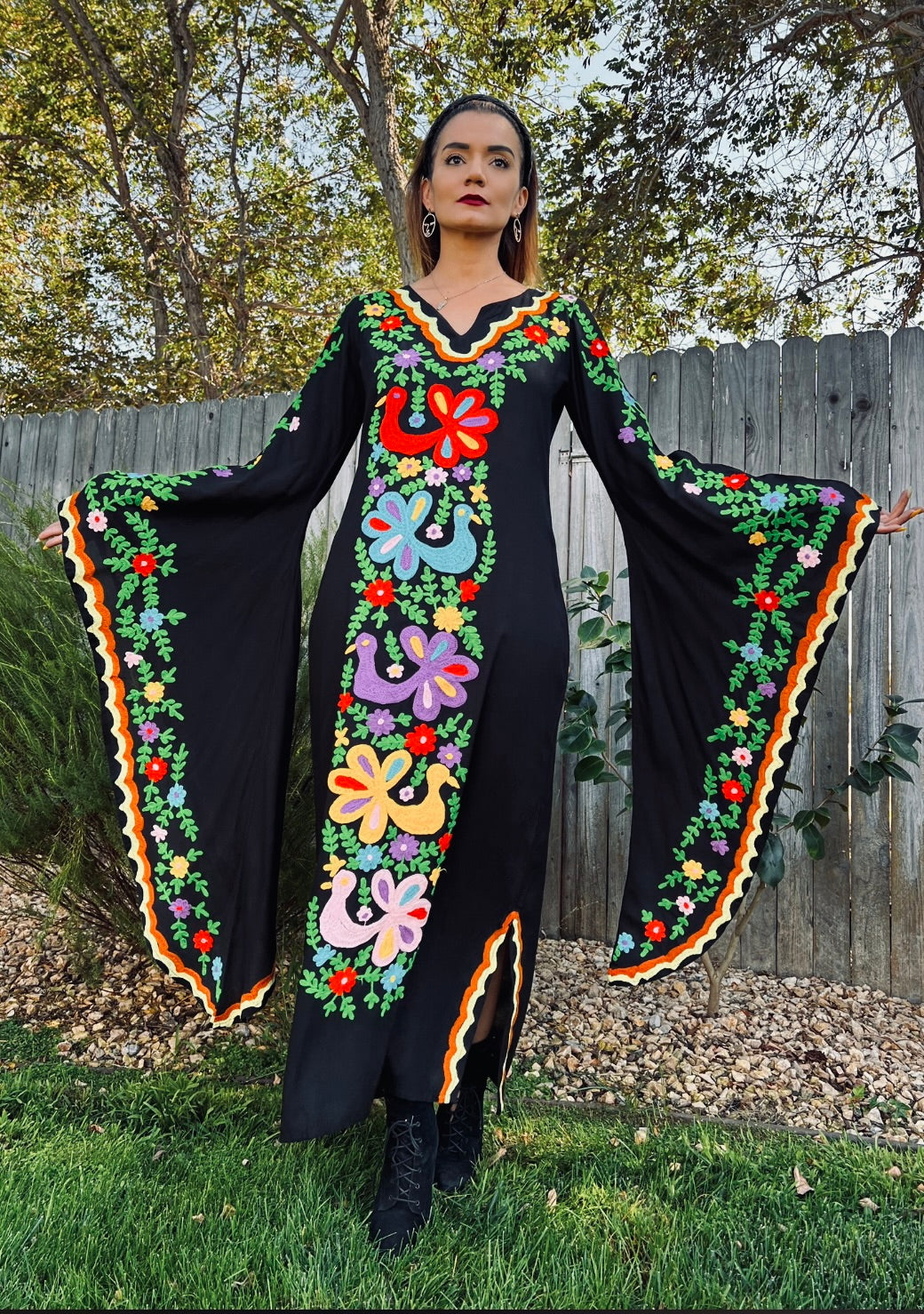 Butterfly sleeves embroidered kaftan