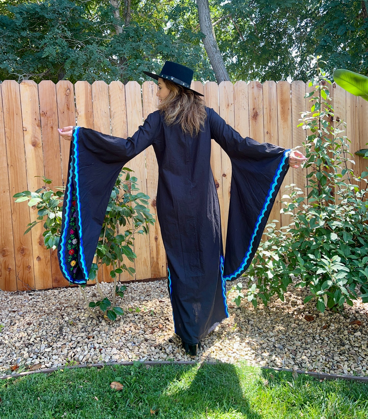 Butterfly sleeves embroidered kaftan