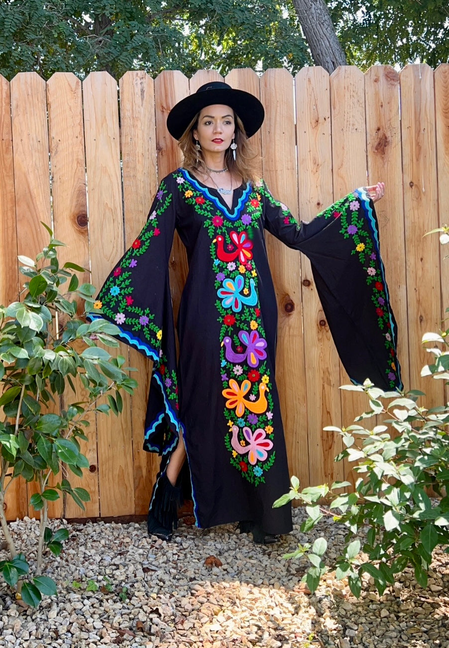 Butterfly sleeves embroidered kaftan